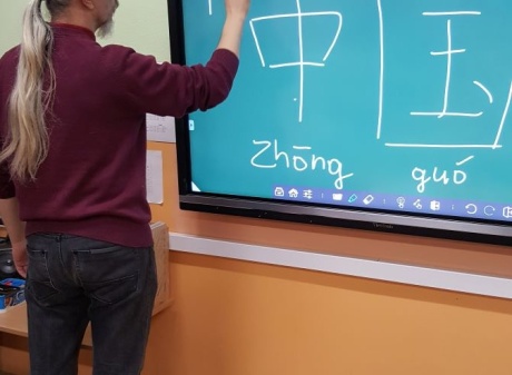 Nasi uczniowie uczą się chińskiego